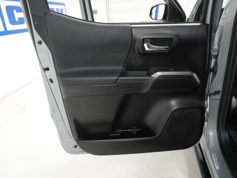 Used 2019 Toyota Tacoma TRD Sport image 28