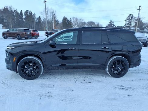 Used 2025 Chevrolet Traverse RS image 2