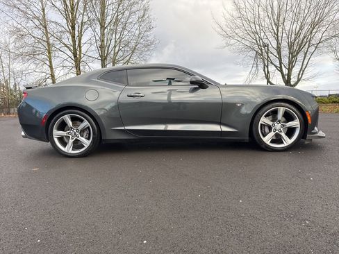 Used 2017 Chevrolet Camaro SS image 8
