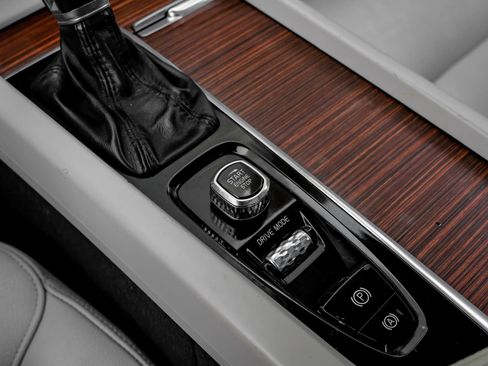 Used 2020 Volvo S60 T5 Momentum image 29