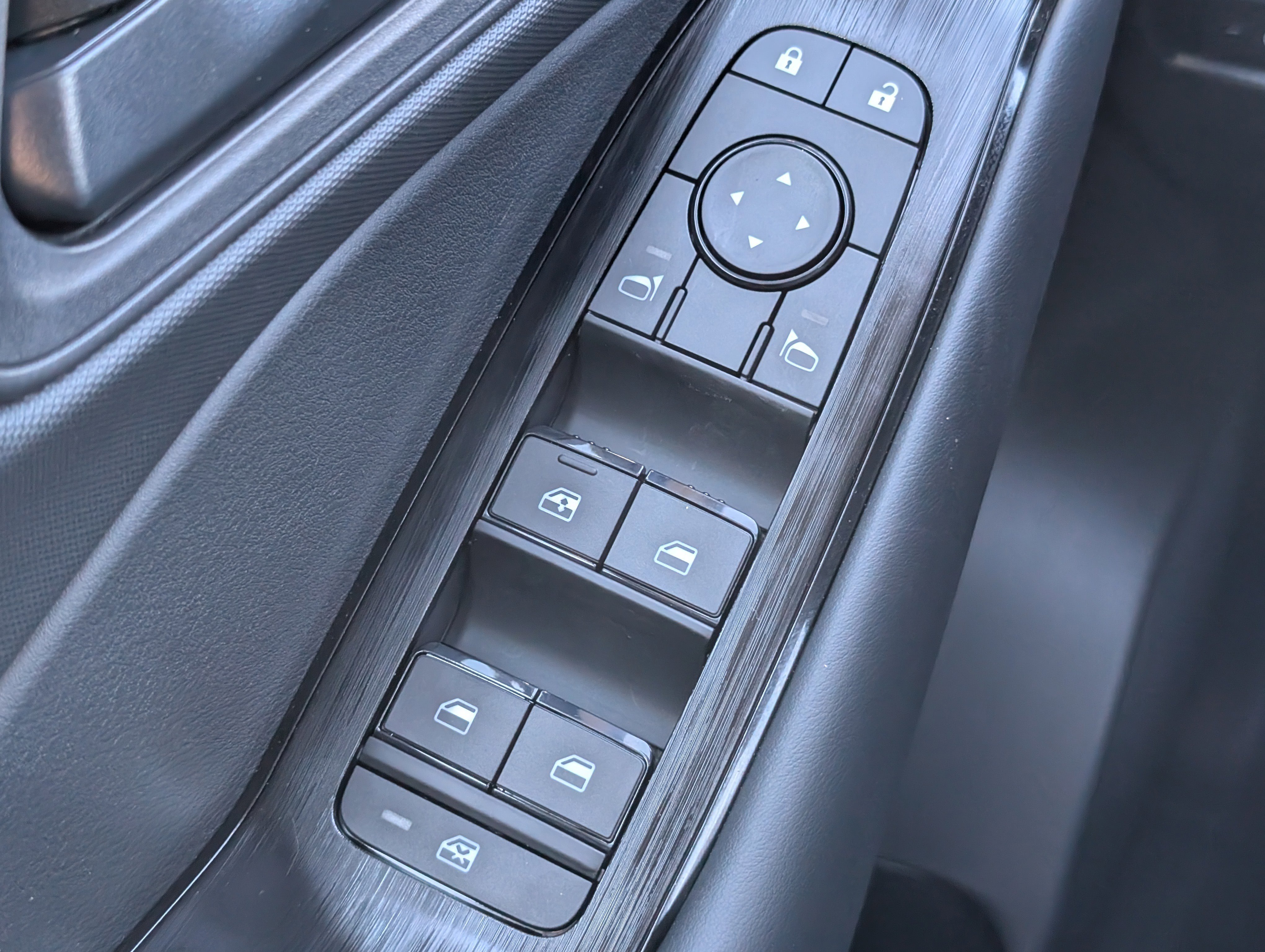 New 2027 Nissan Rogue S FWD image 22