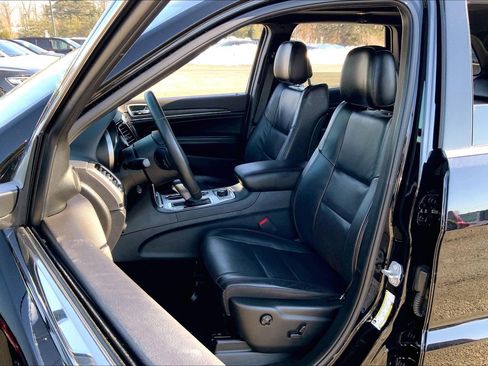 Used 2019 Jeep Grand Cherokee Limited w/ Luxury Group II image 8