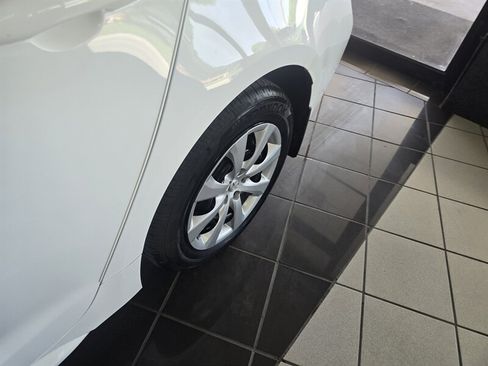 Used 2022 Toyota Corolla LE FWD image 31