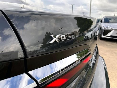 Used 2023 BMW 760i xDrive w/ Executive Package AWD/4WD image 9