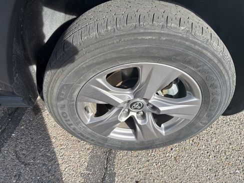 Used 2024 Toyota RAV4 XLE image 4