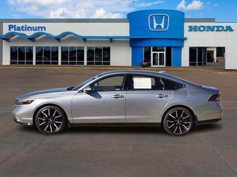 Certified 2023 Honda Accord Touring image 3