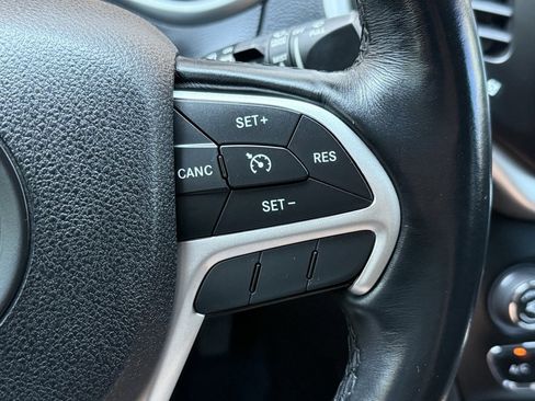 Used 2017 Jeep Cherokee Trailhawk w/ Comfort & Convenience Group image 29