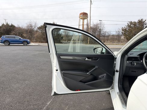 Certified 2021 Volkswagen Passat 2.0T R-Line image 11