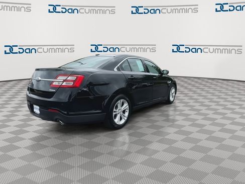 Used 2016 Ford Taurus SE FWD image 8
