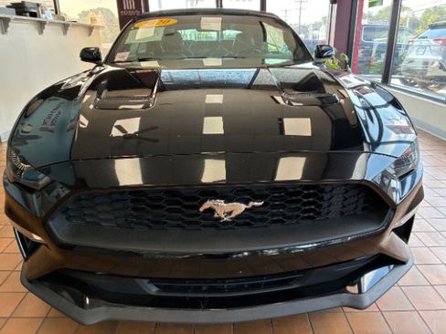 Used 2020 Ford Mustang Premium image 4