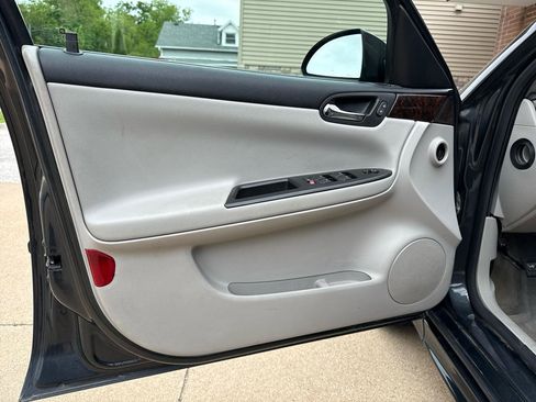 Used 2014 Chevrolet Impala LTZ FWD image 14