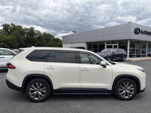Used 2024 Toyota Grand Highlander AWD image 6
