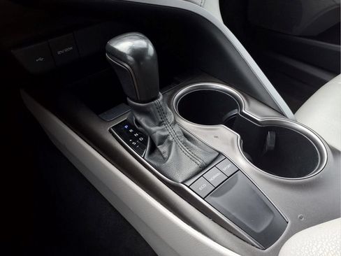 Used 2023 Toyota Camry SE w/ Convenience Package FWD image 10