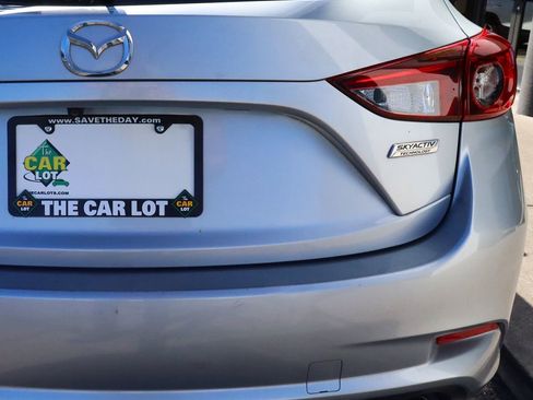 Used 2018 MAZDA MAZDA3 Touring image 19