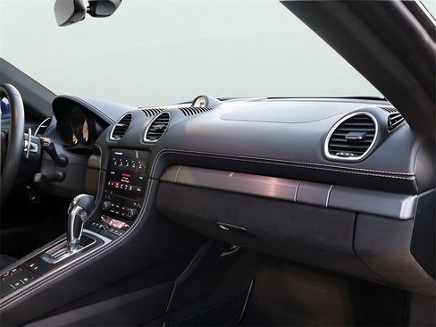 Used 2022 Porsche 718 Cayman GT4 image 10