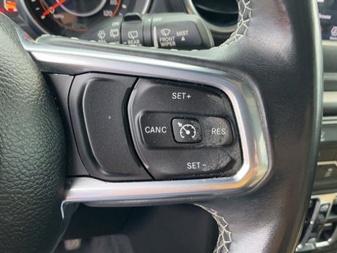 Used 2018 Jeep Wrangler Unlimited Sahara AWD/4WD image 12