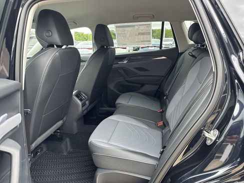 Used 2025 Volkswagen Tiguan SE image 22