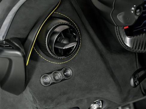 Used 2024 McLaren 750S Spider RWD image 27
