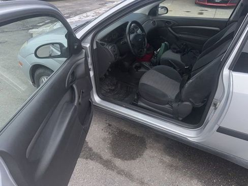 Used 2001 Ford Focus ZX3 Hatchback image 13