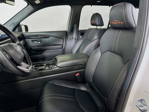 Used 2025 Honda Pilot TrailSport image 8