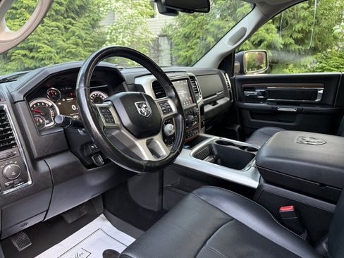 Used 2019 RAM 1500 Laramie AWD/4WD image 18