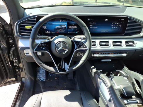 Used 2025 Mercedes-Benz GLS 450 4MATIC image 14