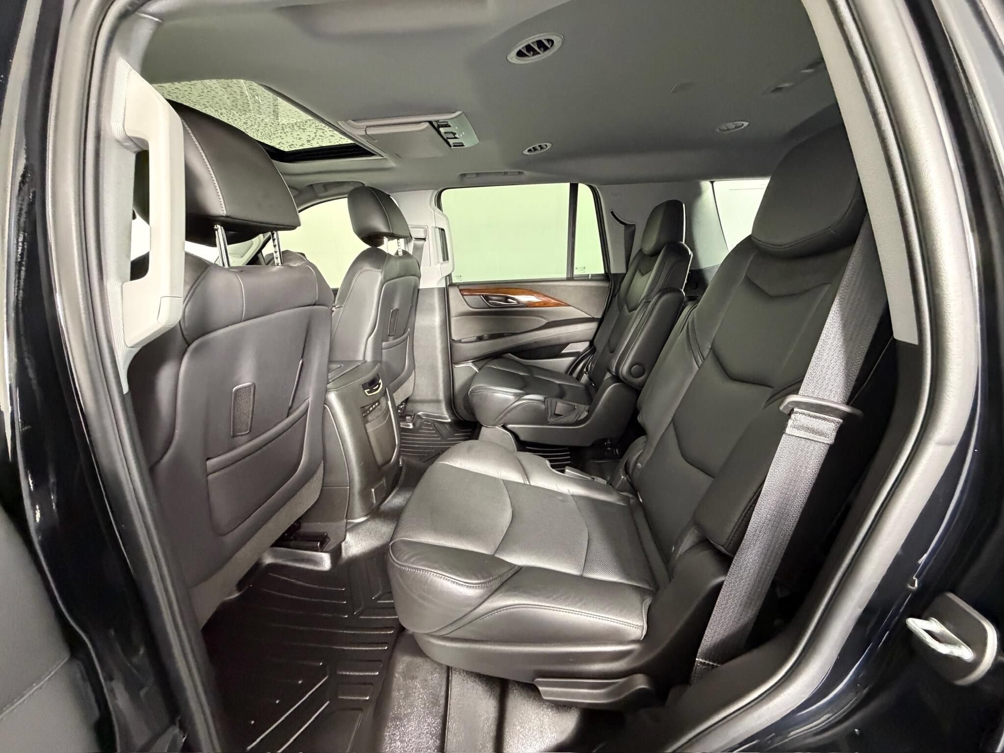 Used 2019 Cadillac Escalade Premium Luxury AWD/4WD image 37