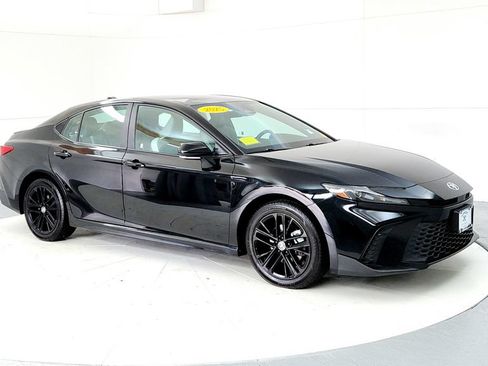 Used 2025 Toyota Camry SE w/ Convenience Package AWD/4WD image 7