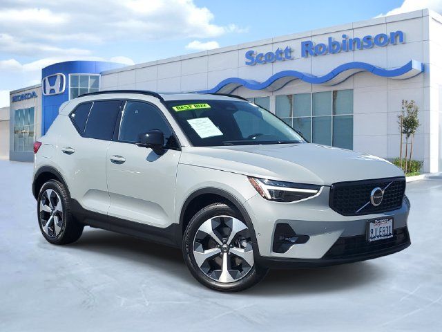 Used 2024 Volvo XC40 B5 Plus w/ Protection Package Premier AWD/4WD 360° Tour
