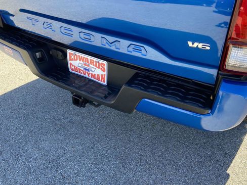 Used 2018 Toyota Tacoma SR image 28