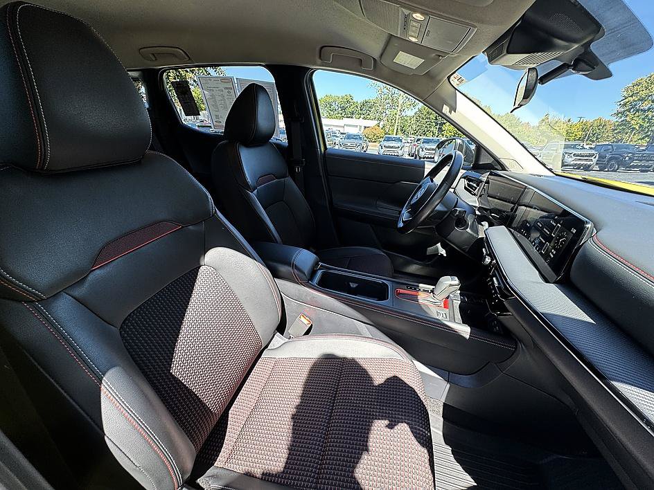 Used 2025 Nissan Kicks SR AWD/4WD image 23