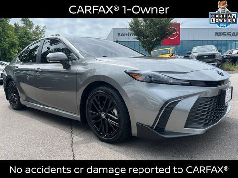 Used 2026 Toyota Camry SE FWD image 3