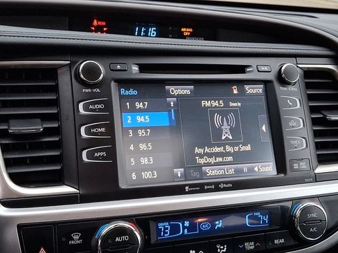 Used 2018 Toyota Highlander XLE AWD/4WD image 17