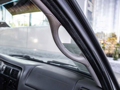 Used 2003 Toyota Tacoma 2WD Regular Cab image 32