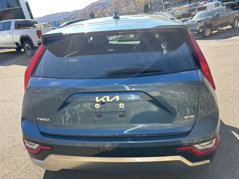 Used 2023 Kia Niro SX Touring image 11