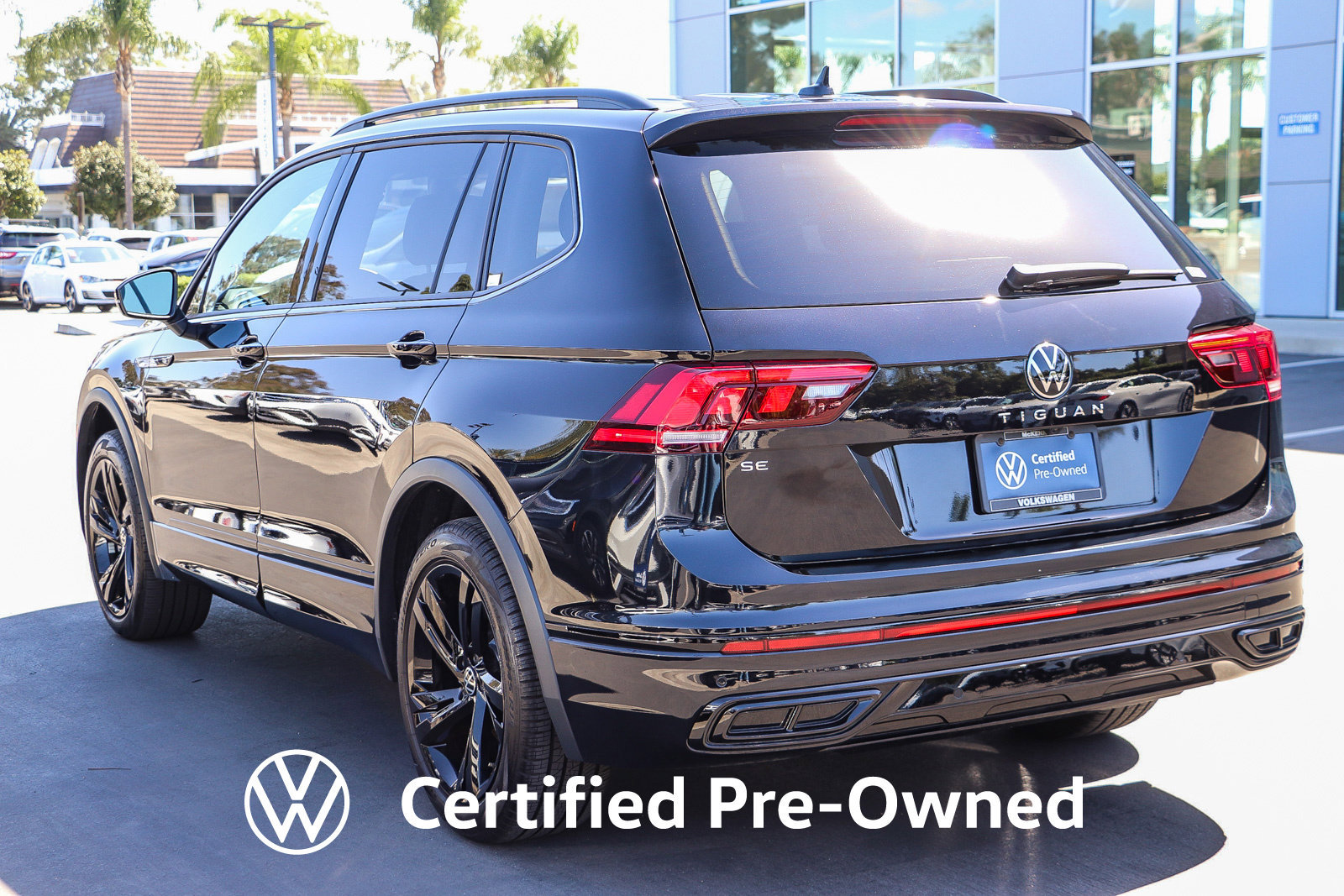 Used 2023 Volkswagen Tiguan SE R-Line FWD image 9