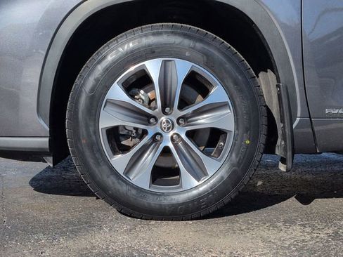 Used 2023 Toyota Highlander XLE image 10