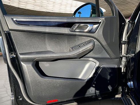 Used 2020 Porsche Macan image 18