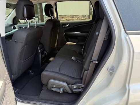 Used 2019 Dodge Journey SE FWD image 10