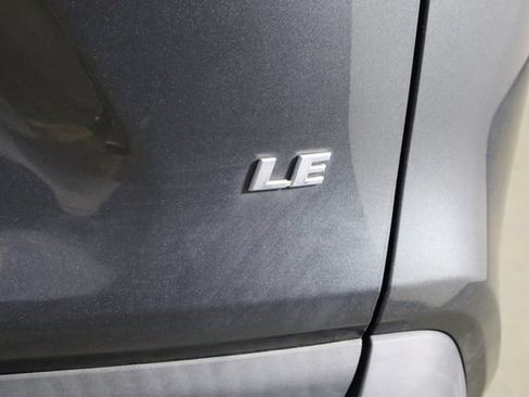 Used 2020 Toyota RAV4 LE FWD image 39