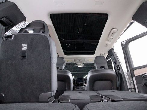 Certified 2025 Volvo XC90 B6 Plus image 36