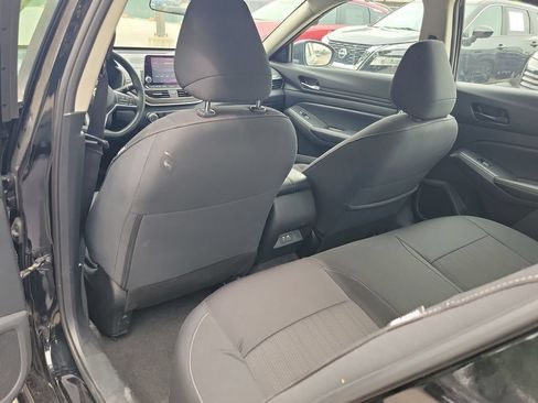 Used 2025 Nissan Altima 2.5 SV FWD image 10