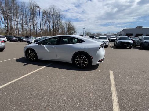 Used 2026 Toyota Prius Plug-In Hybrid FWD image 7