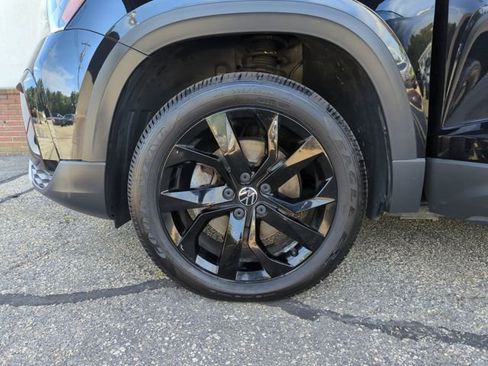 Used 2023 Volkswagen Taos SE w/ Black Wheel Package image 32