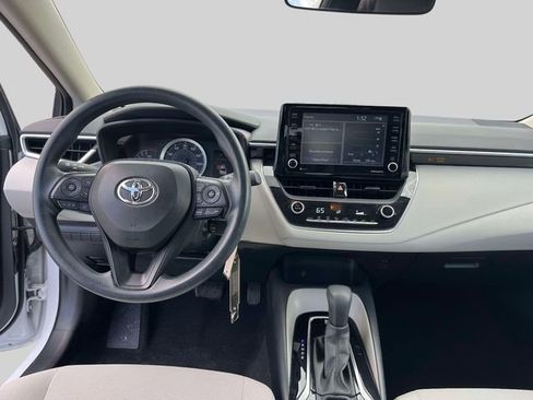 Used 2022 Toyota Corolla LE image 16