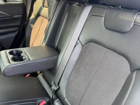 Used 2023 Jeep Grand Cherokee Altitude AWD/4WD image 19