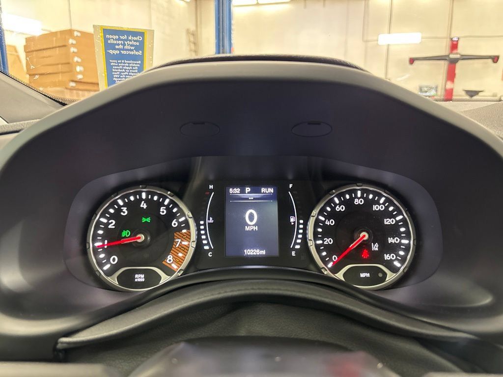 Used 2023 Jeep Renegade Latitude w/ Sun/Sound Group AWD/4WD image 24
