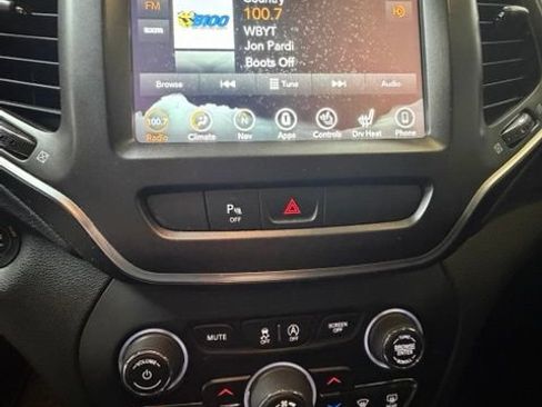 Used 2019 Jeep Cherokee Trailhawk w/ Cold Weather Group AWD/4WD image 19