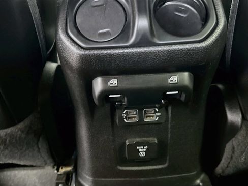 Used 2019 Jeep Wrangler Unlimited Sahara AWD/4WD image 24