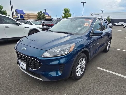Used 2020 Ford Escape SE FWD image 1